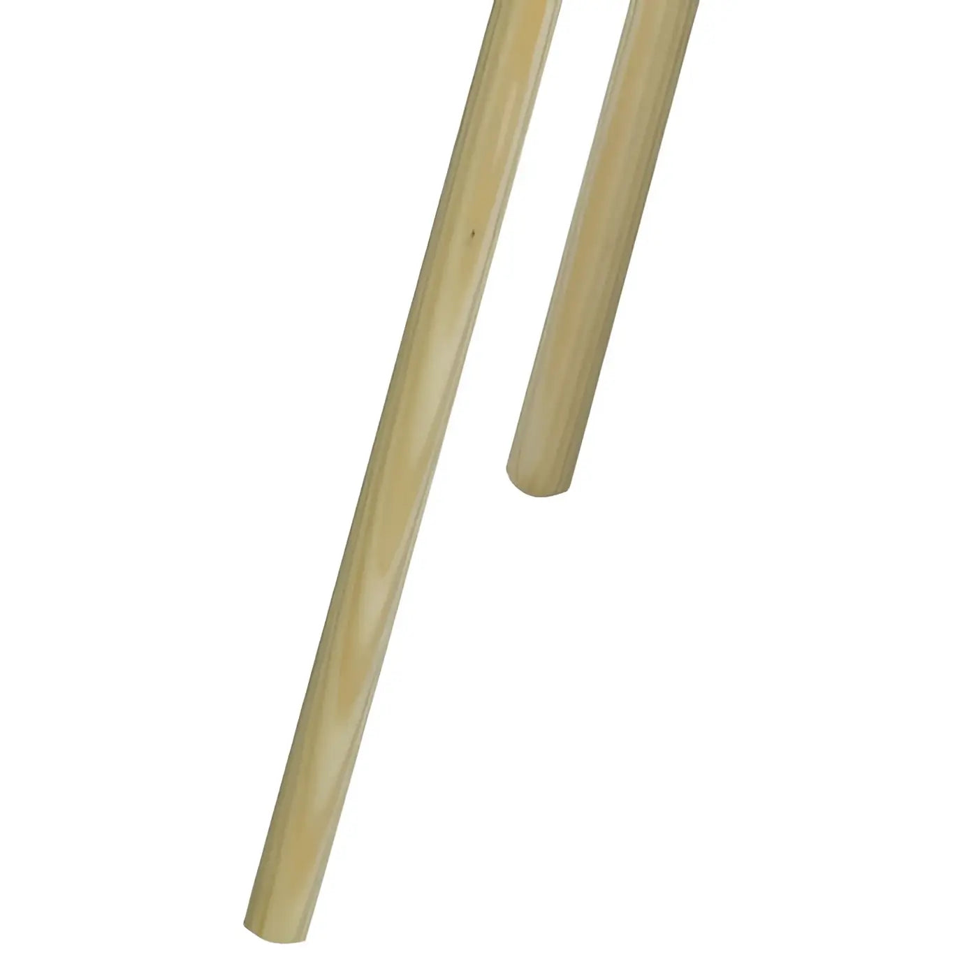 Zwei helle besenstiele aus unlackiertem holz mit natürlicher maserung 1600x24mm