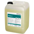 Ein 10-liter translucent plastikkanister mit blassgelber flüssigkeit und schwarzem verschluss etikettiert als ecolab neomax s automatenreiniger