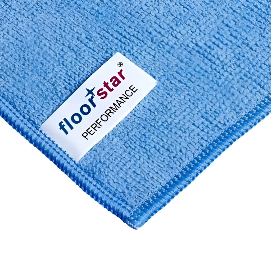 Ein hellblaues, strukturiertes mikrofaser-bodentuch von floorstar performance 50x70 cm für effektive reinigung