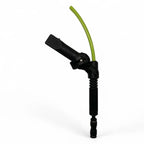 Schwarze kunststoff-spritzpistole gardiner knickwinkel standard mit gebogenem limettengrünem schlauch oben angebracht