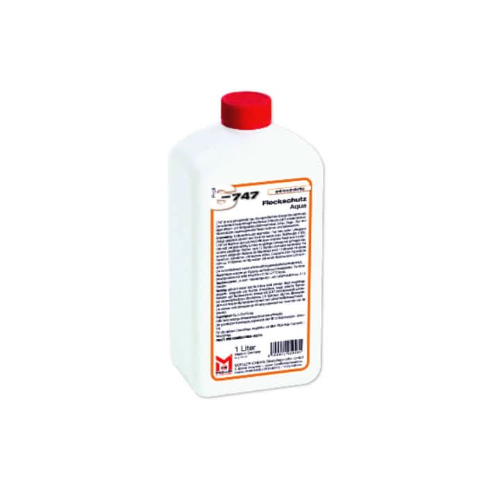 Weiße plastikflasche mit rotemverschluss und orangefarbigem etikett fleckenhaus aqua von miele 5l fleckschutz
