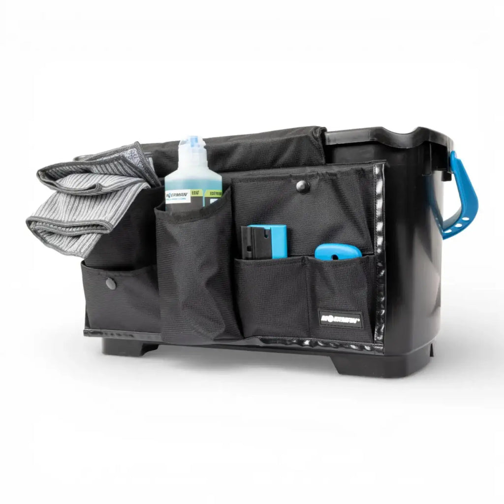 Schwarzer plastik-eimer mit angebrachtem schwarzem stoff-organizer mit mehreren taschen und blauem griff moerman bucket organizer werkzeugtasche