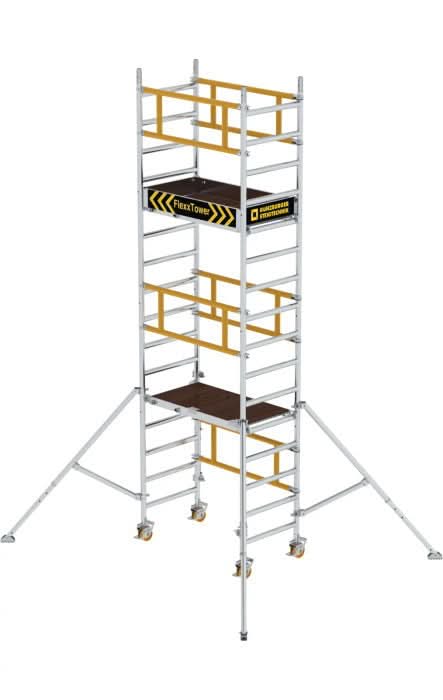 Silbernes aluminumturmgerüst munk flexxtower ein-personen-gerüst mit gelben sicherungsgeländern und firsttow logo