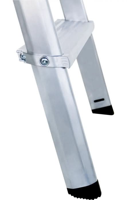 Silver aluminiumschrittleiter munk ml beidseitig begehbar mit schwarzen gummifüßen und metall sicherheitsbügel