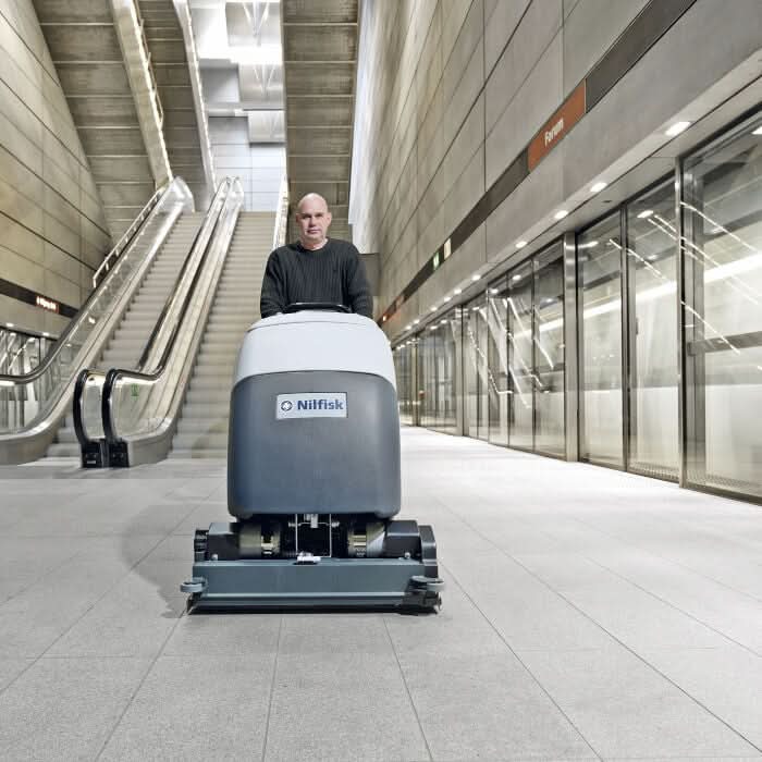 Nilfisk scheuersaugmaschine ba 651 in grau und weiß mit ladegerät und modernem design für bodenreinigung