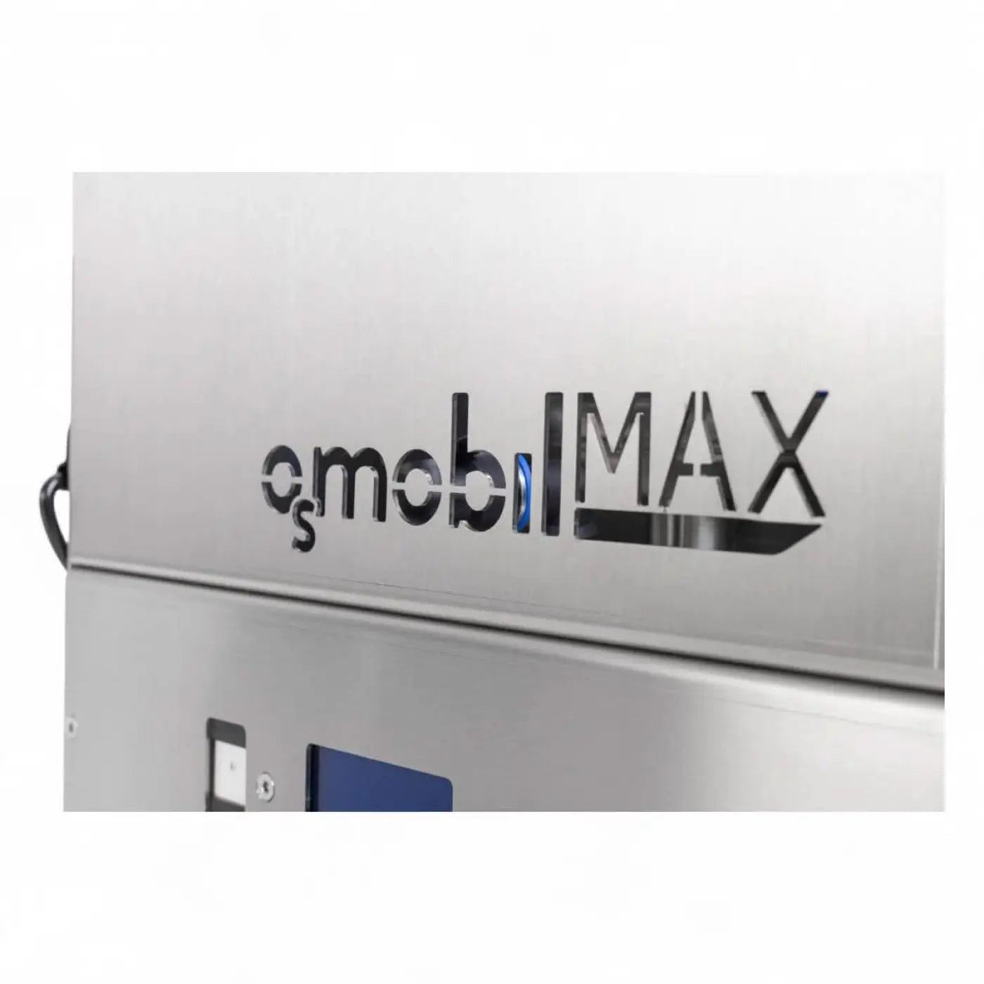 Silbernes metallisches industriemaschine mit qmobimax logo schwarz ausgeschnitten im osmobil max membranelement