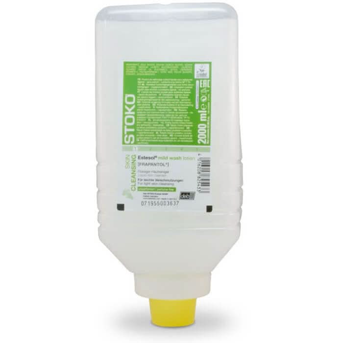 Eine durchscheinend weiße plastikflasche mit gelbem deckel und stoko etikett enthält 2000 ml deb stoko estesol pure reinigungslösung