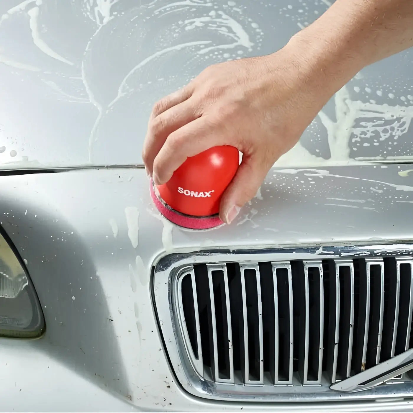 Roter sonax clay-ball kratzfrei autowaschbürste mit rundem ergonomischem design und weichen borsten für sanfte reinigung