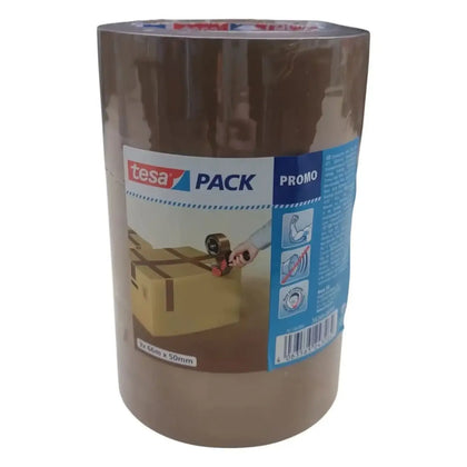 Ein schraubverschluss einer rolle brauner transparenter packband mit blau-weißem label der marke tesa pack