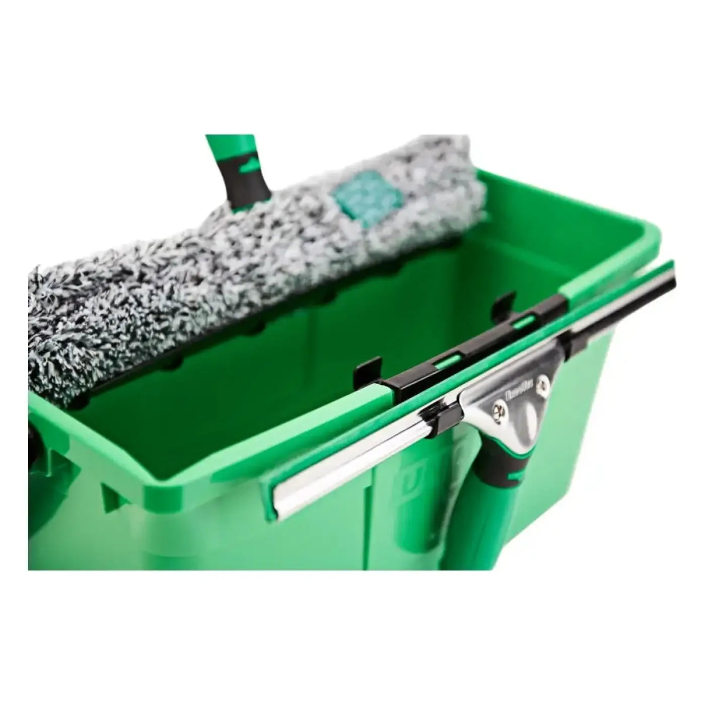 Grüner unger 12 liter eimer qb12b mit grauem und schwarzem mikrofasermoppkopf und silbernem metallwischer befestigt