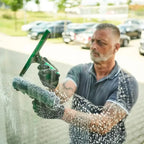 Grüner ungger ergotec fensterputzer mit schwarzem griff und strukturierter gummilippe im 6in1 set ak015