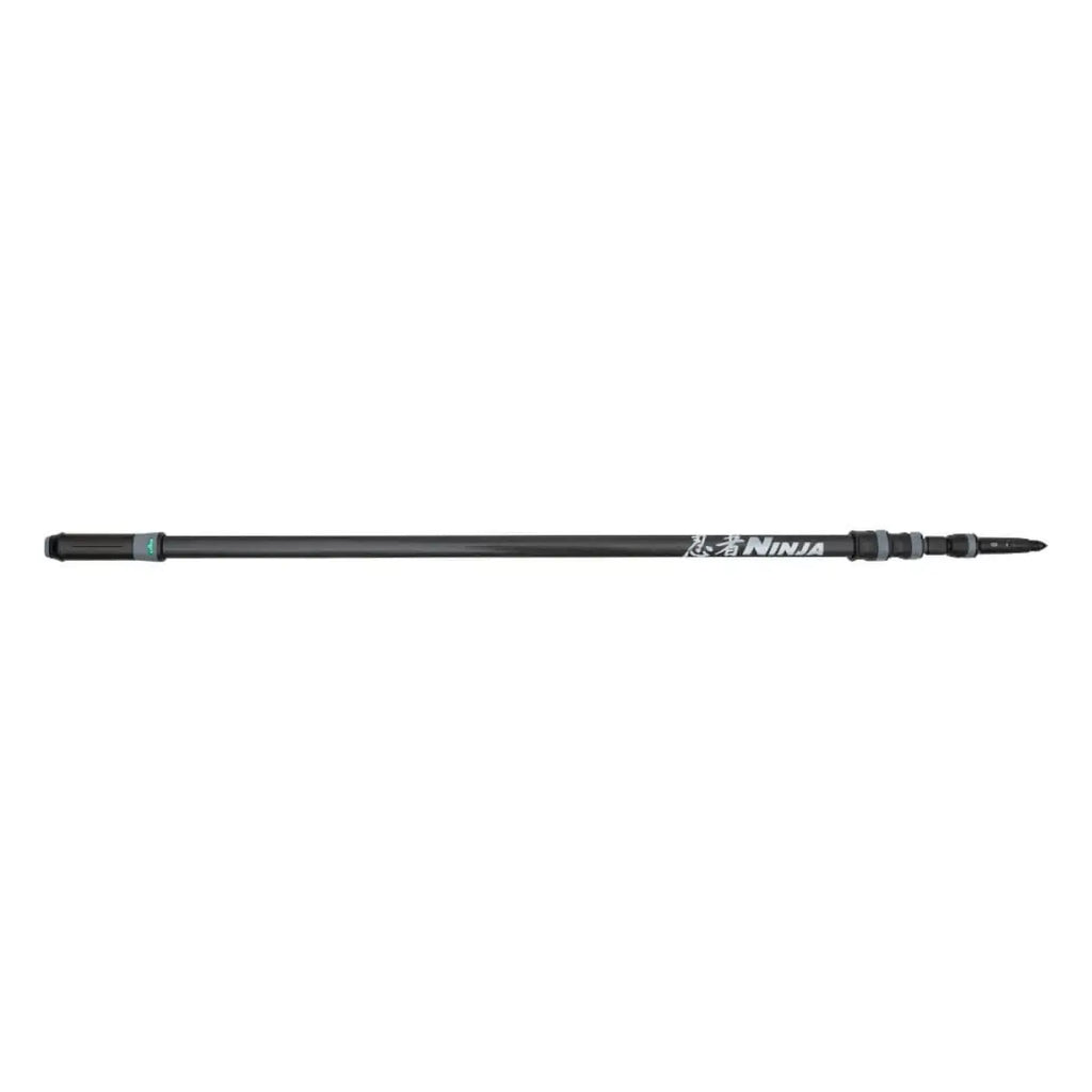 Schwarze carbon fischerrute unger ninja mit segmentiertem design und teleskopfunktion für angler
