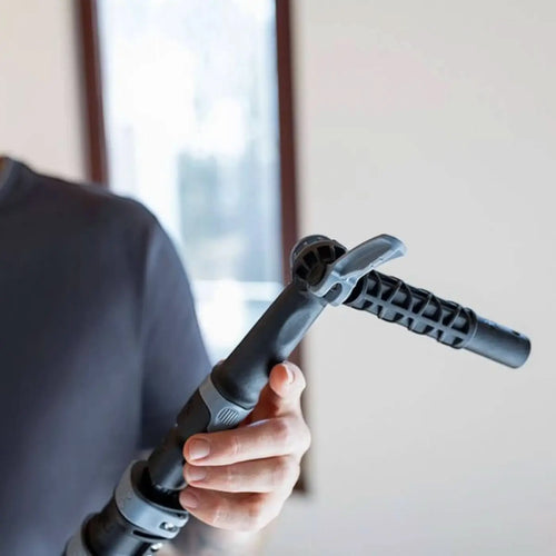 Schwarzer und grauer ergonomischer griff mit strukturiertem griff für handheld schweißbrenner unger ninja winkeladapter ncpan