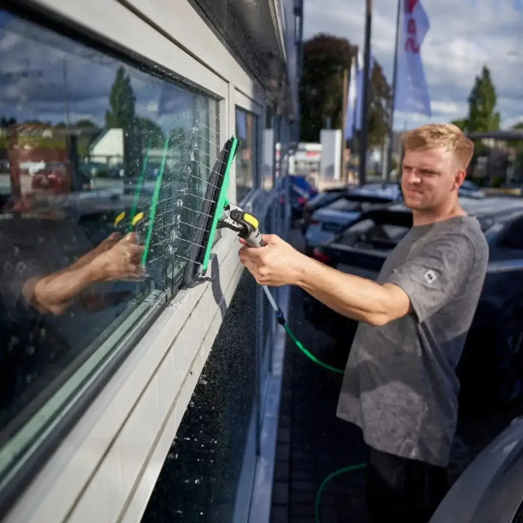 Unger nlite powerpad griff mit mikrofasertuch grün schwarz fensterwischer mit gelbem griff zum reinigen von glas