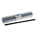 Schwarze gummisägeblätter aus gummi in transparenter verpackung mit grünem ung var pro wischergummi etikett 25 stück