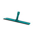 Teal farbener plastikwischerkopf mit schwarzer gummilippe und verstellbarer griffhalterung wetrok trapezwischer balit varifix 560